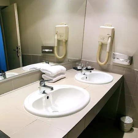 ニューホテル アミロテ 3* ツーロン