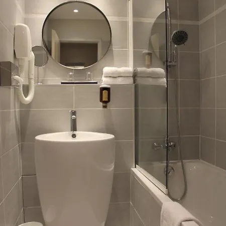 Amirauté Hotel 3*