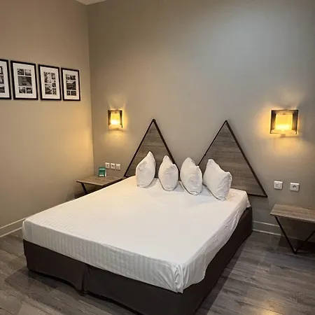 Hotel Amirauté 3*
