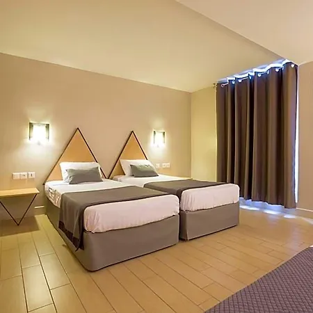Amirauté Hotel 3*