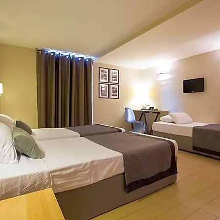 Hotel Amirauté 3*