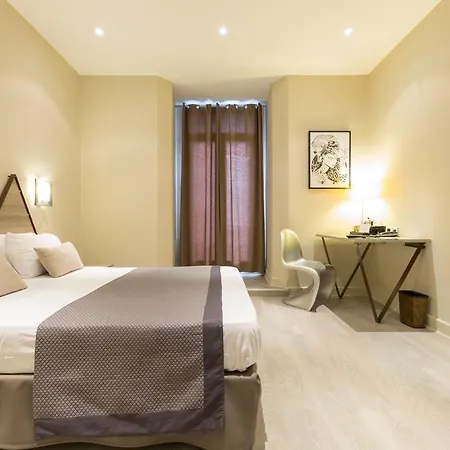 Hotel Amirauté 3*