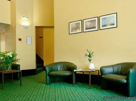 Amirauté Hotel
