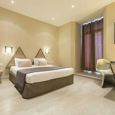 Hotel Amirauté 3*